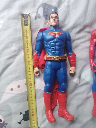Spiderman y Superman de 30 cm 