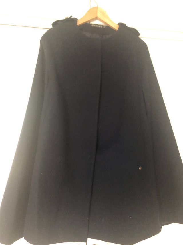 Abrigo capa azul marino