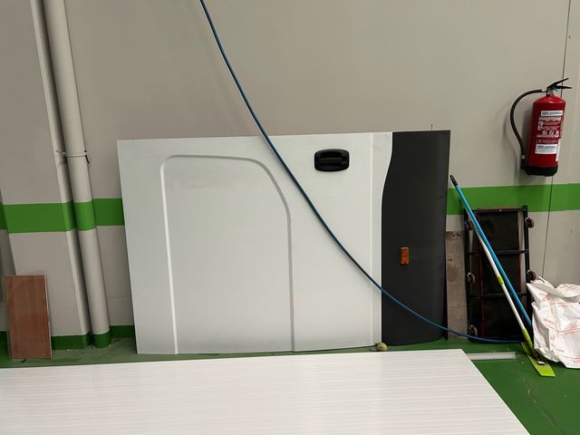 Puerta lateral iveco daily H2