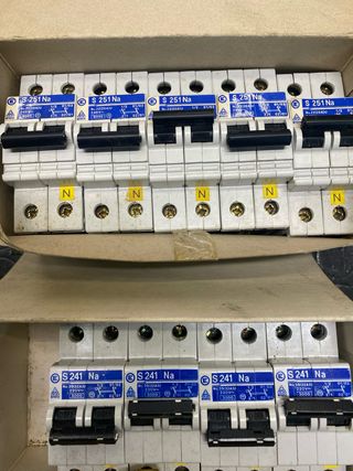 10 Interruttori automatici magnetotermici