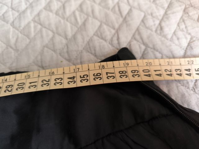 Falda negra bordada dorado Cortefiel