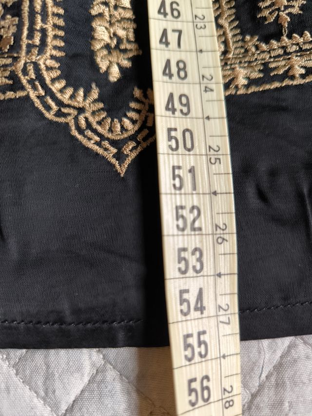 Falda negra bordada dorado Cortefiel