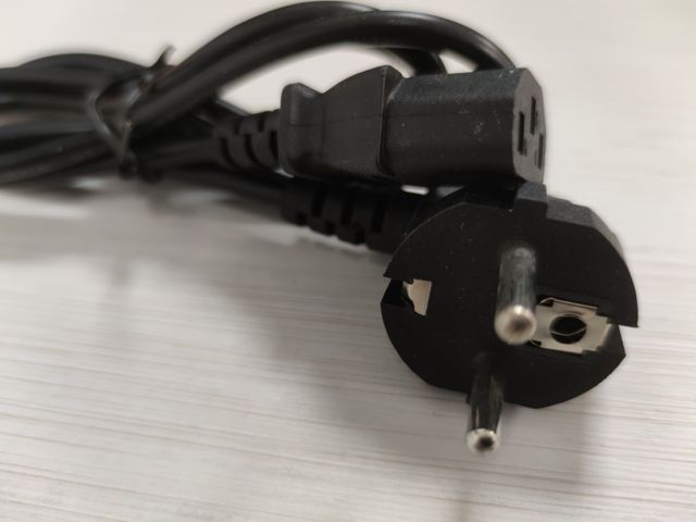 Cable CPU de alimentación electrica CEE7/M-C13/H