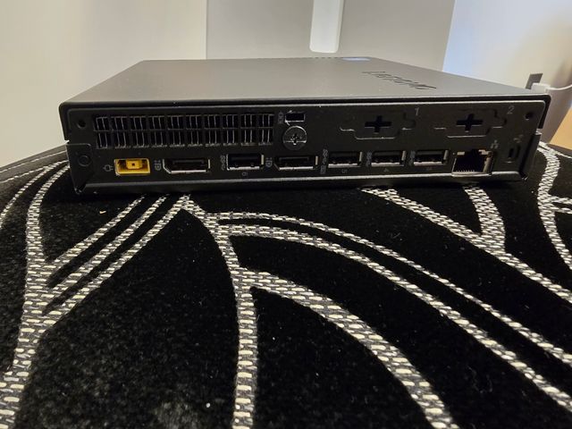 Miniordenador Lenovo thinkcentre M710q.