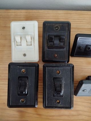 INTERRUPTORES Y ENCHUFES ANTIGUOS