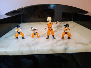 4 statuette Goku