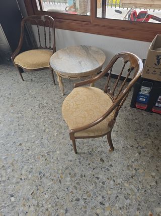 Tavolino con poltroncine vintage