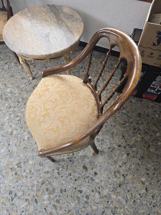 Tavolino con poltroncine vintage