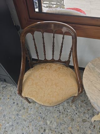 Tavolino con poltroncine vintage