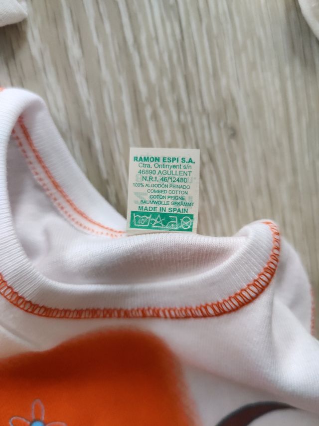 3 Bodies. Sin mangas.