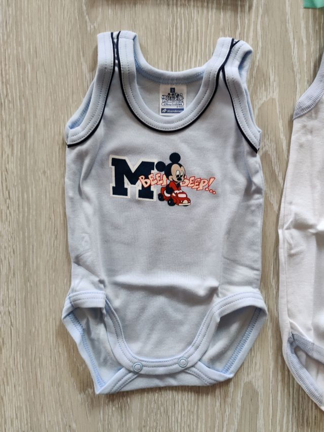 3 Bodies. Sin mangas.