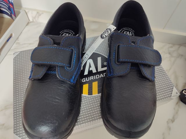 Zapatos zuecos refuerzo puntera 