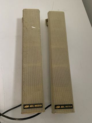 2 columnas de altavoces