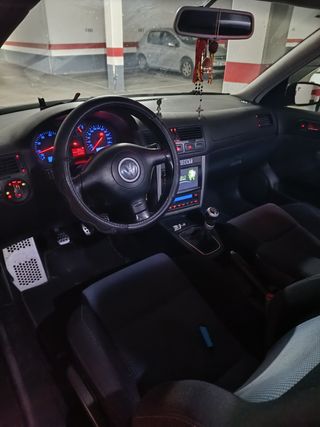 Volkswagen Golf 2003