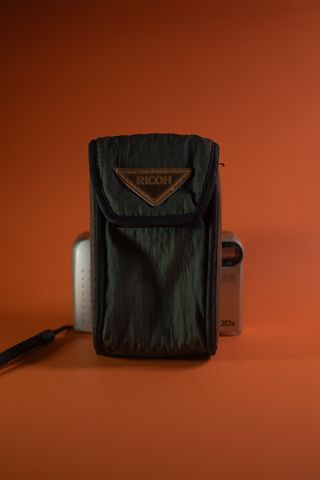 Cámara analógica Ricoh RZ-700 + funda