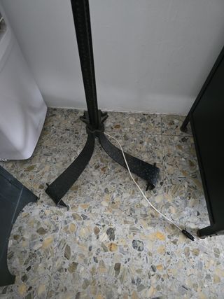 Lampara forja de pie.