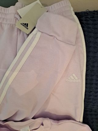 Chándal Adidas.