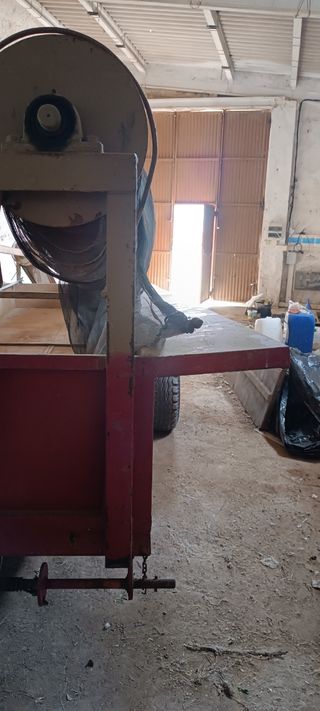 Remolque recolector 6 metros de caja.