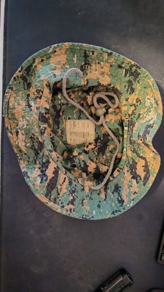 Jungle e cappellino mimetico marpat