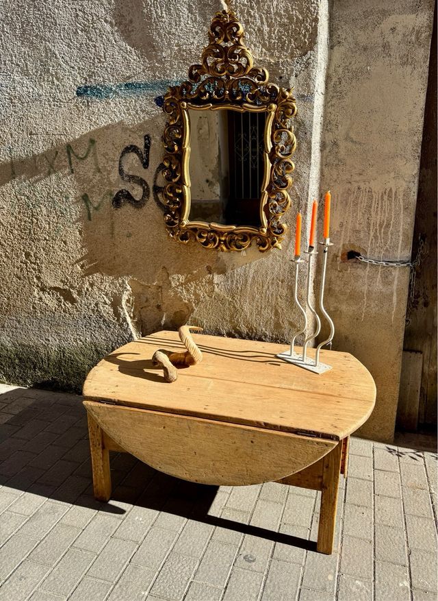 Gran mesa antigua de centro. alas