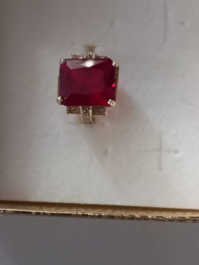 Anello oro 9 ct con rubino e diamanti