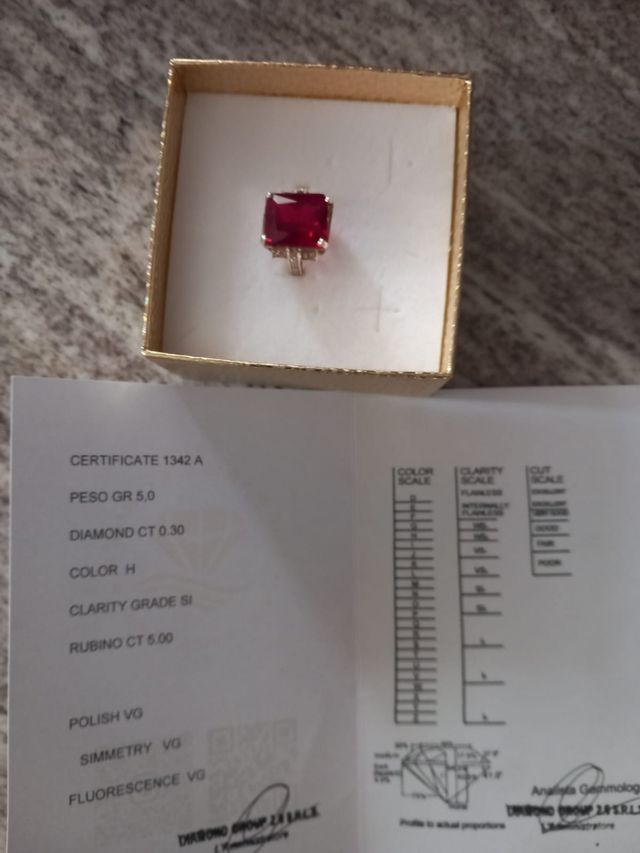 Anello oro 9 ct con rubino e diamanti