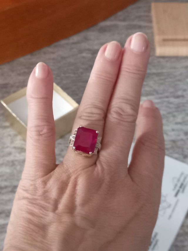 Anello oro 9 ct con rubino e diamanti