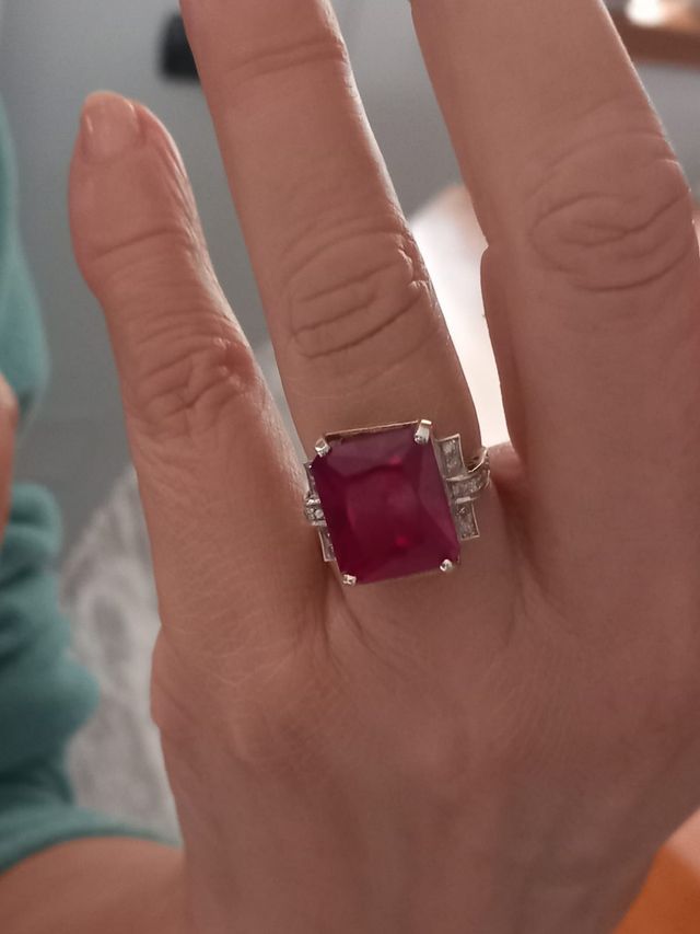 Anello oro 9 ct con rubino e diamanti