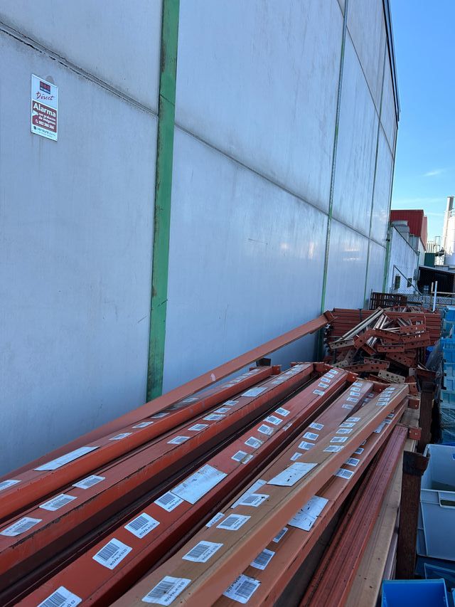 Largueros para estantería almacén