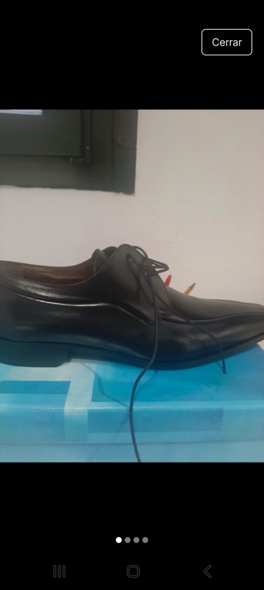 Zapatos de hombre nuevos