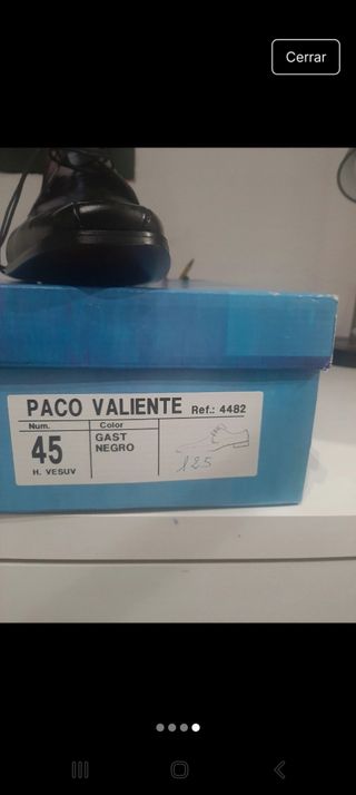 Zapatos de hombre nuevos
