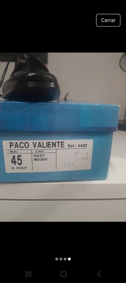 Zapatos de hombre nuevos
