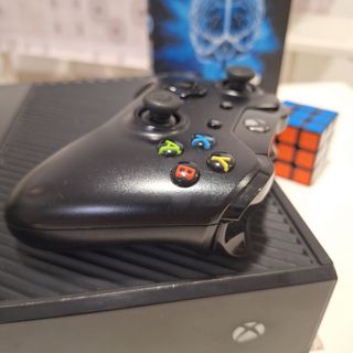 Consola Xbox One más mando