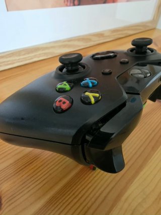 Consola Xbox One más mando