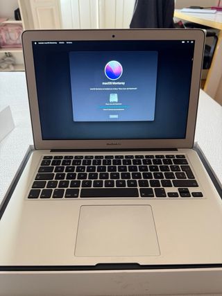 MacBook Air 13” con Caja y Accesorios