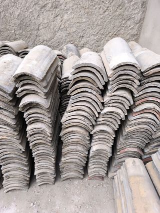 Tejas árabes antiguas de barro