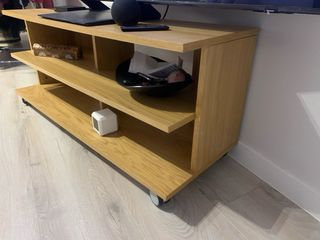 Mueble bajo con ruedas