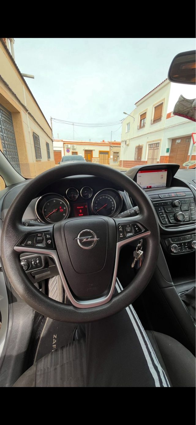 Opel Zafira Tourer 2014