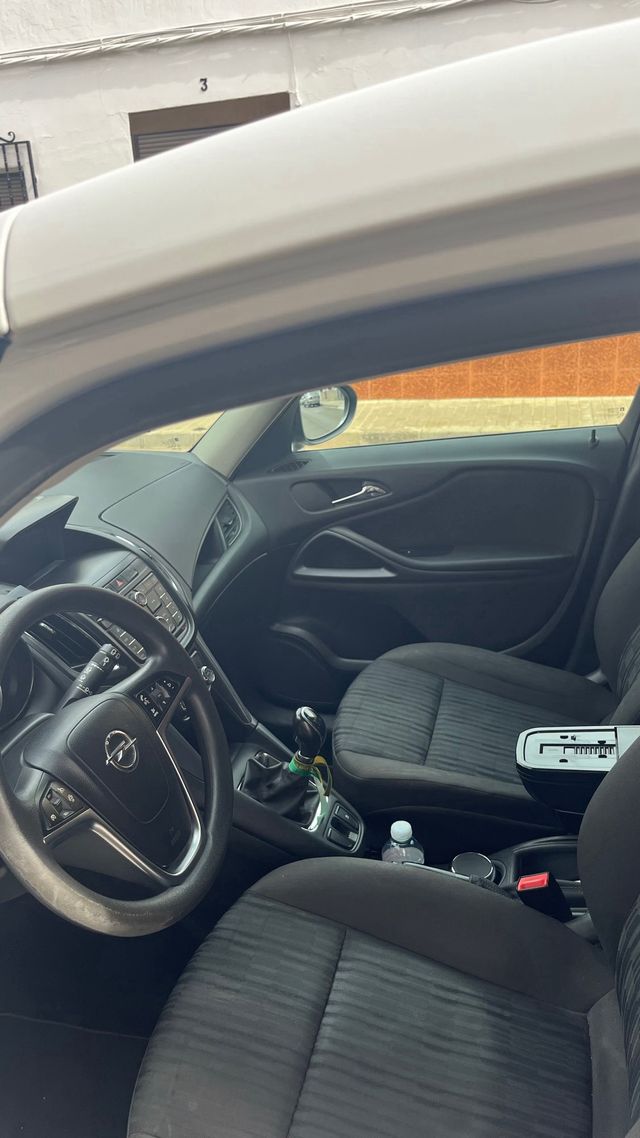 Opel Zafira Tourer 2014