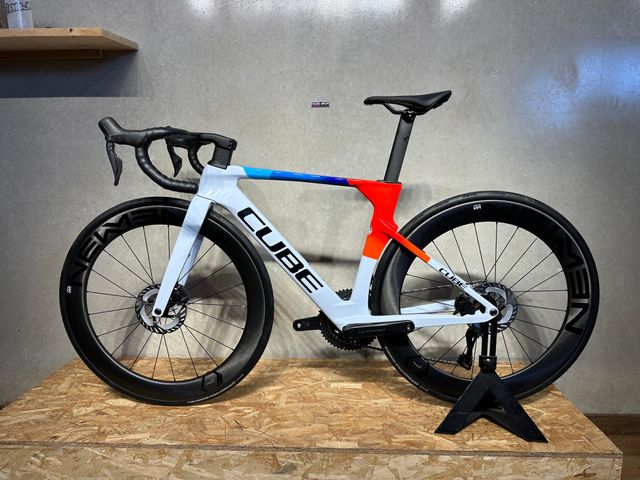 CUBE LITENING AERO C:68X RACE 2025 TEAMLINE