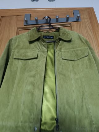 Cazadora de ante verde lima, talla S