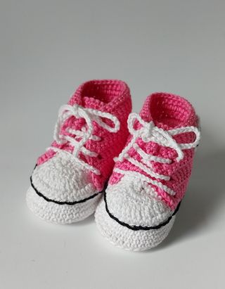 Scarpine neonato all'uncinetto