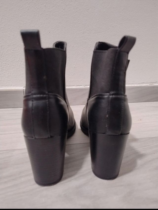 Stivaletti alla caviglia 37