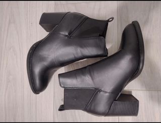 Stivaletti alla caviglia 37