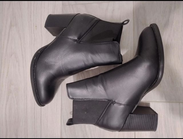 Stivaletti alla caviglia 37