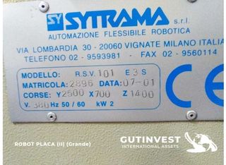 Inyectora de plástico 650 Tns.