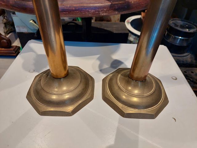 Antiguos candelabros de iglesia de laton y bronce