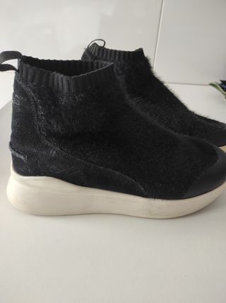 Botines negros de pelo