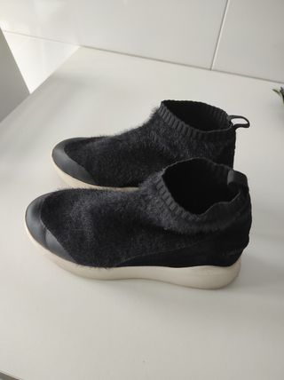 Botines negros de pelo
