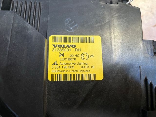 Faro delantero volvo